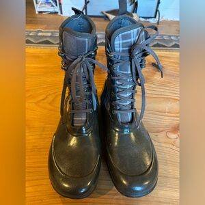 Bogs Neo-Tech Plaid Boots NWOT Wmn’s 11
